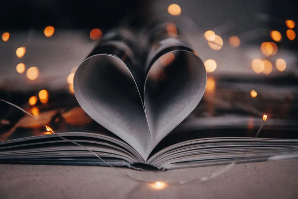 Серденько зі сторінок книги