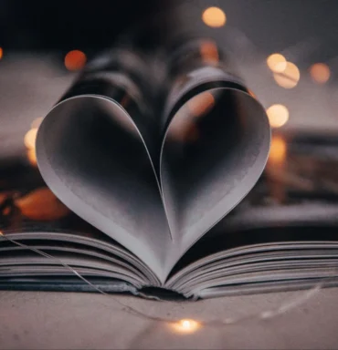 Серденько зі сторінок книги
